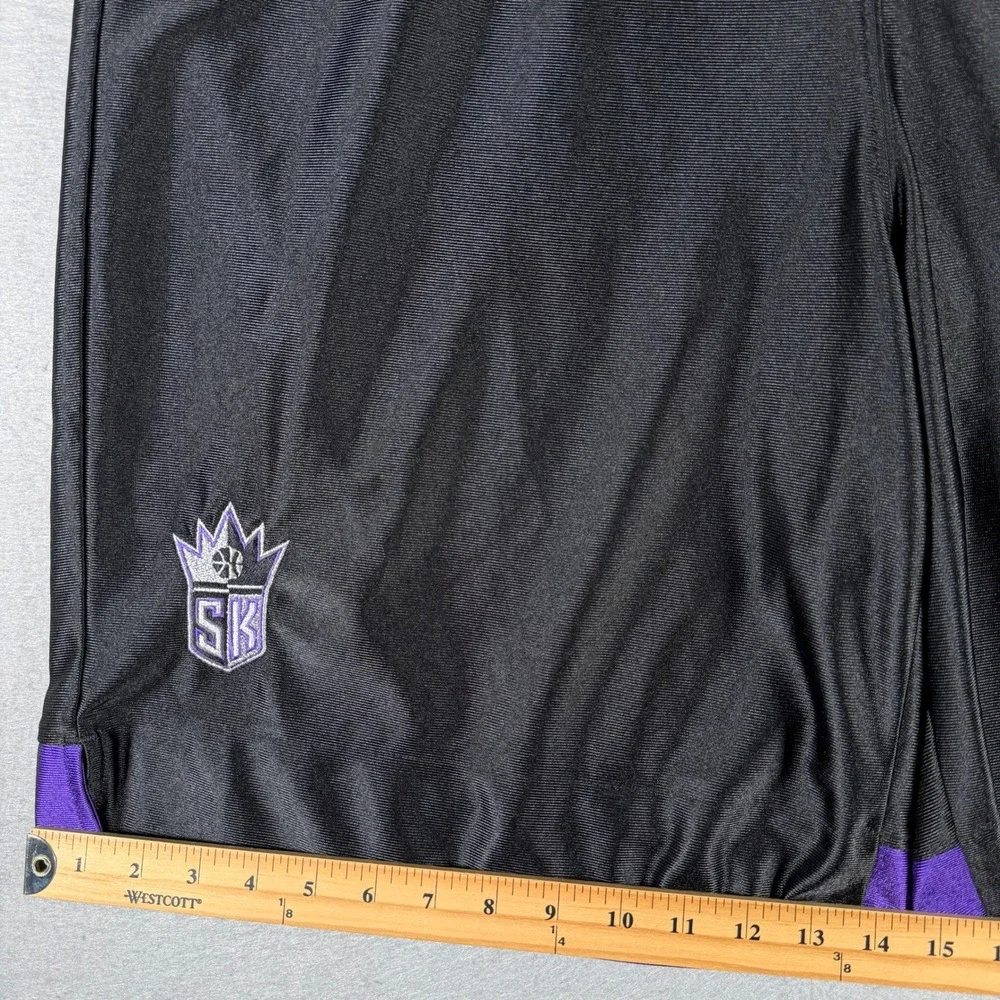 Nike Team Sacramento Kings Basketball Shorts Mens XL Black Purple Vintage 2001